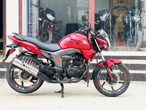 ইয়ামাহা ২০২১ লাল