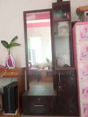 ড্রেসিং টেবিল