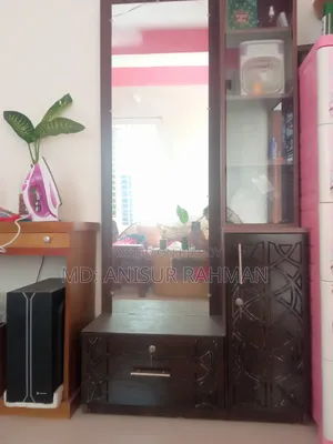 ড্রেসিং টেবিল