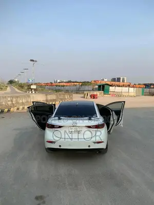 Mazda Axela SV Premium 2014 White