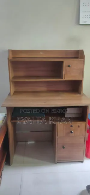 খুব ভালো মানের পড়ার টেবিল