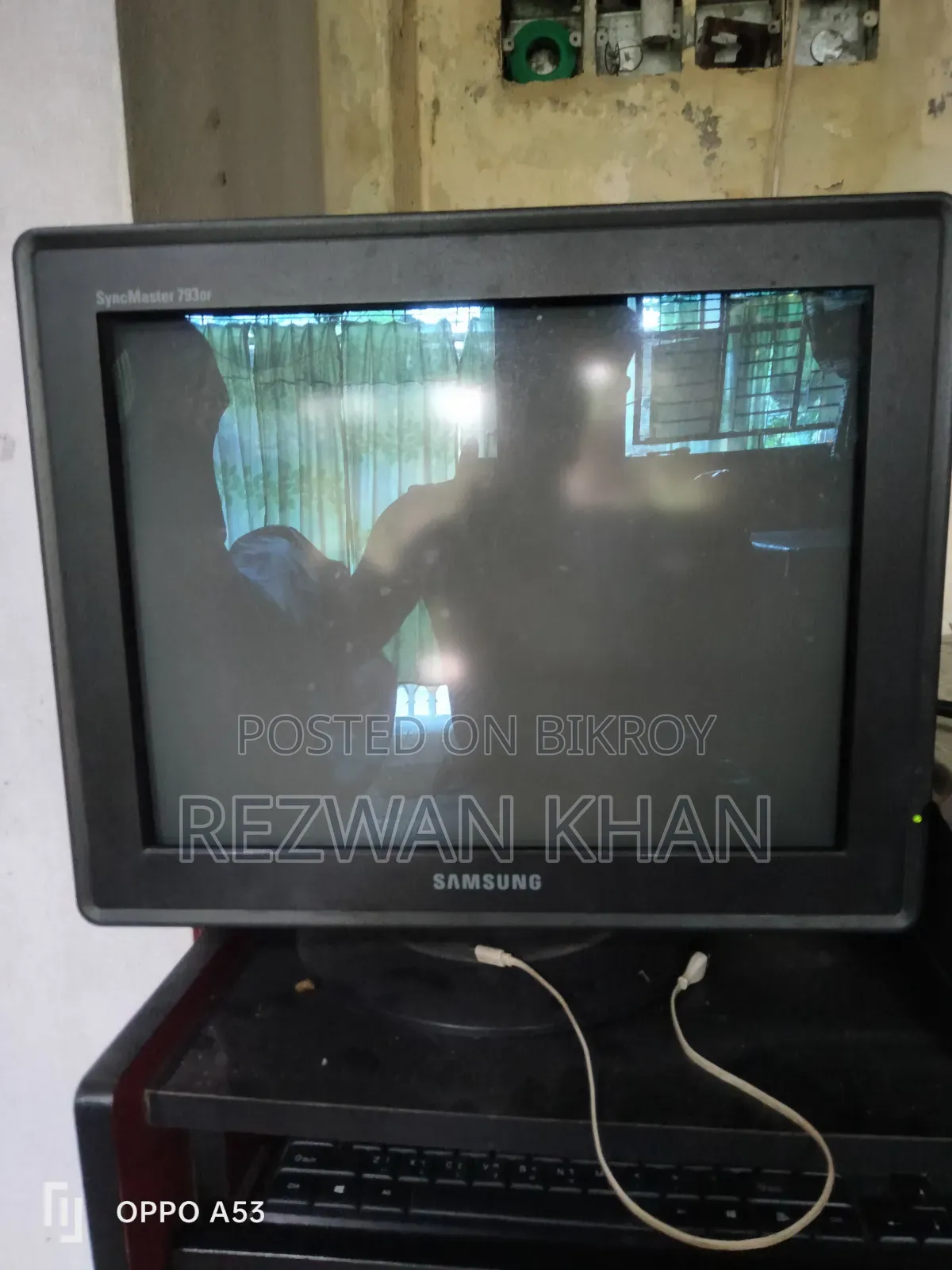 Samsung SyncMaster 17" Monitor — Excellent condition, fully functional!