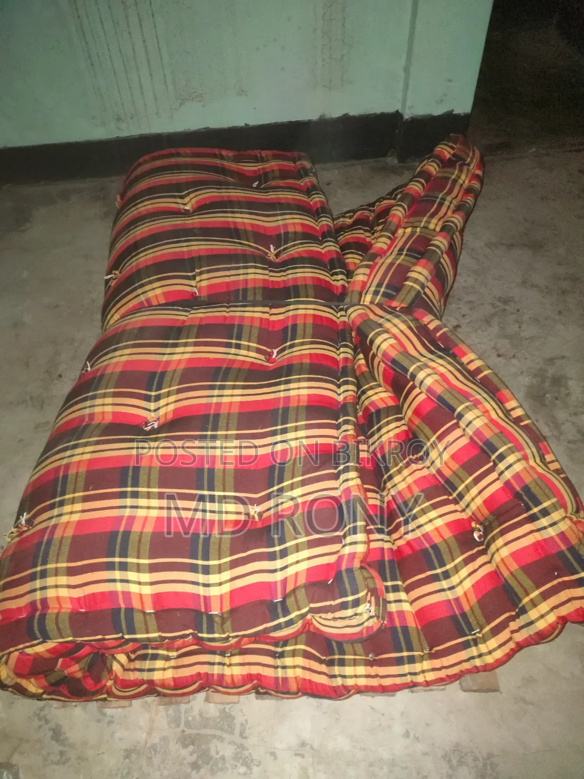 Thick mattress made of cotton for bed