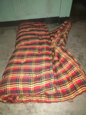 Thick mattress made of cotton for bed
