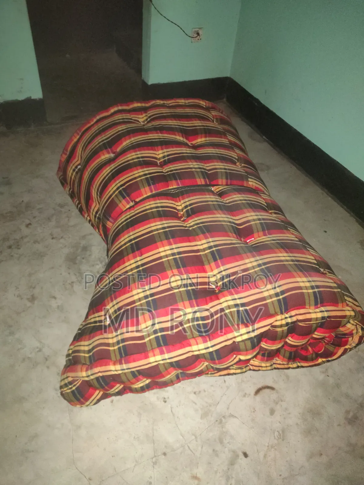 Thick mattress made of cotton for bed