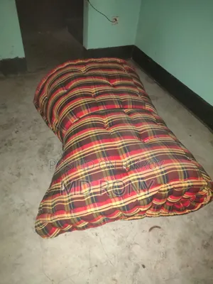 Thick mattress made of cotton for bed