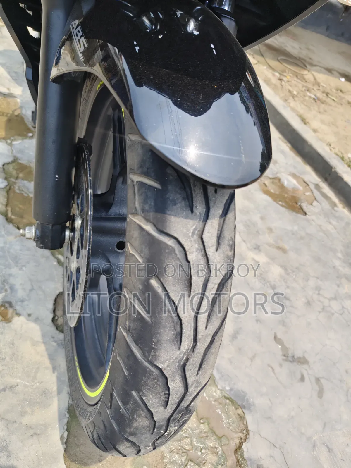 সুজুকি জিক্সার এসএফ ২০২৪ কালো