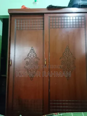 ফার্নিচার আলমারি নতুনের মতো বাসা বদলাবো তাই বিক্রি করে দিব
