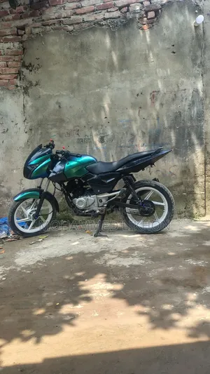 Bajaj Pulsar 150 2017 Green