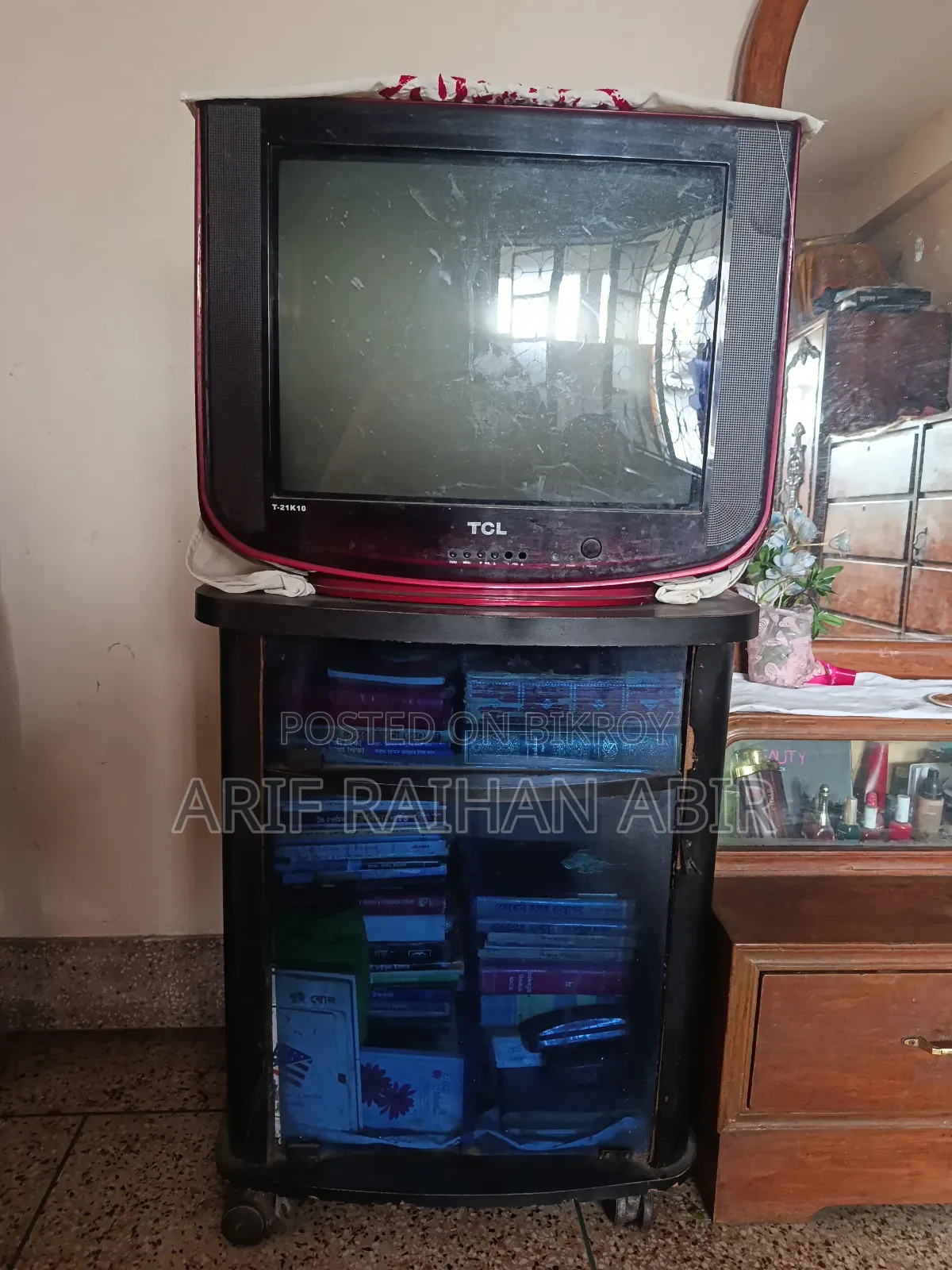 TCL কালার টিভি ট্রলি সহ