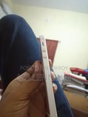 Apple iPhone SE 32 GB Pink