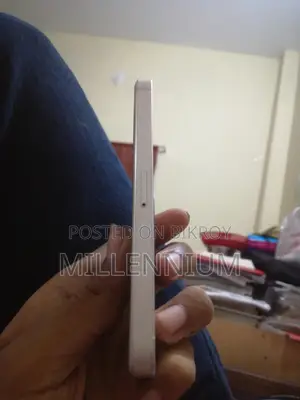 Apple iPhone SE 32 GB Pink