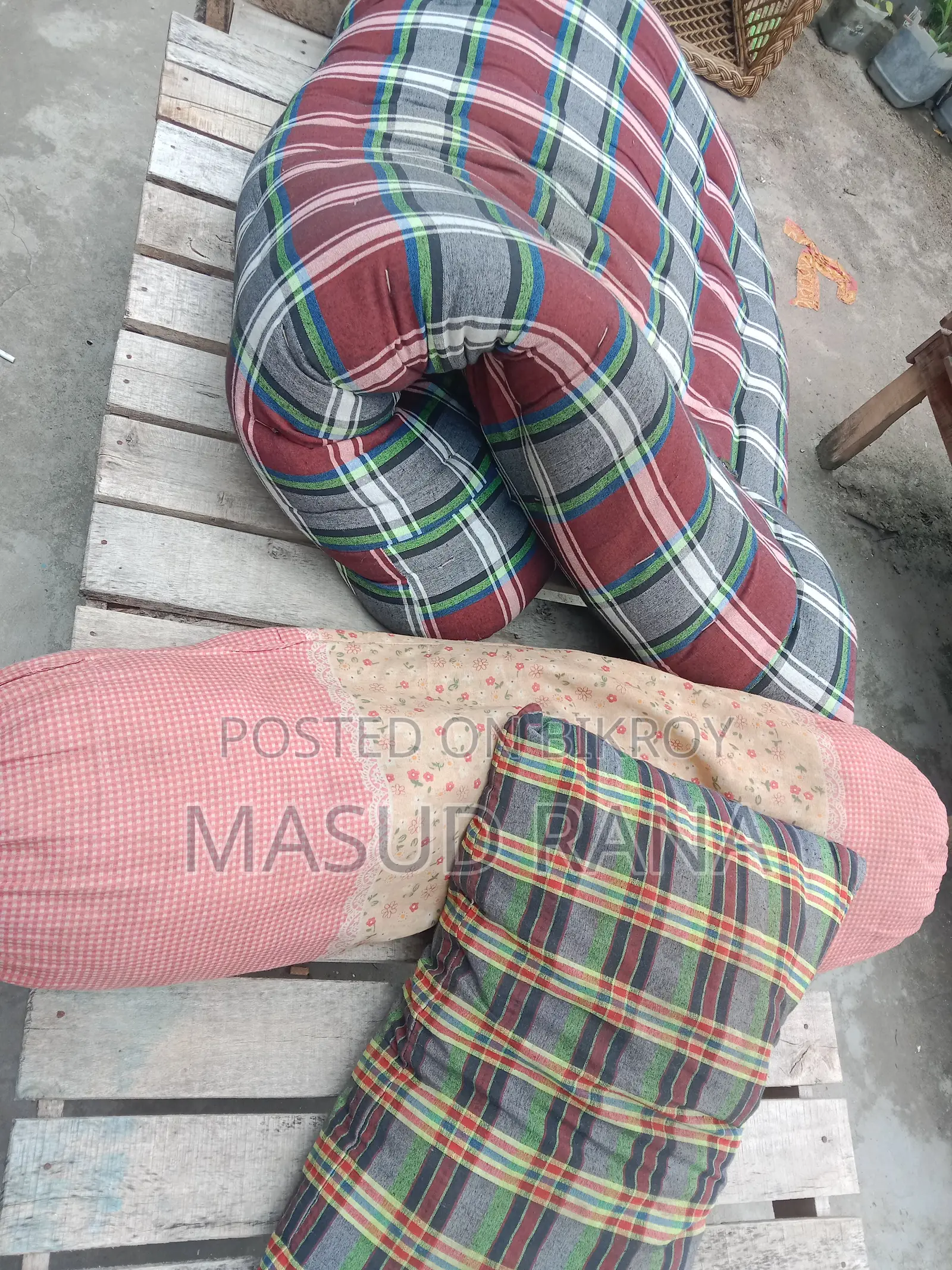 1 Table, 1 Mattress, 1 Bed Frame, 1 Pillow, and 1 Bolster