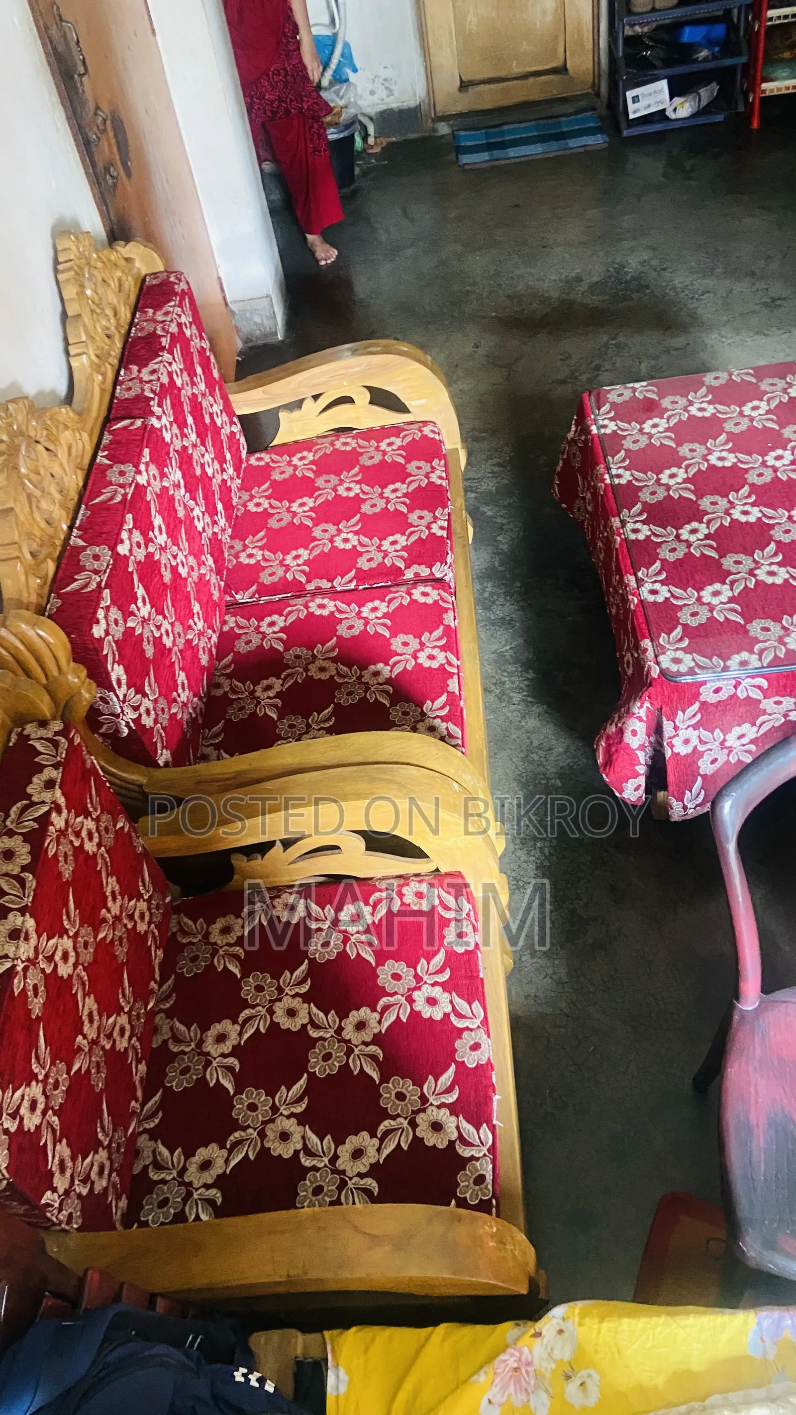 Sofa set and table