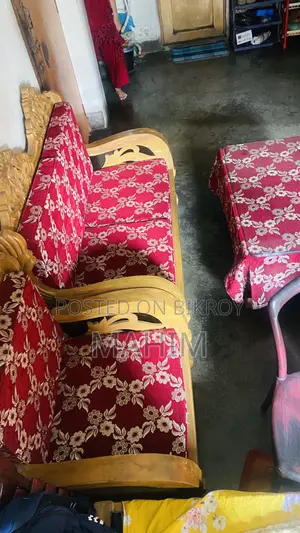 Sofa set and table