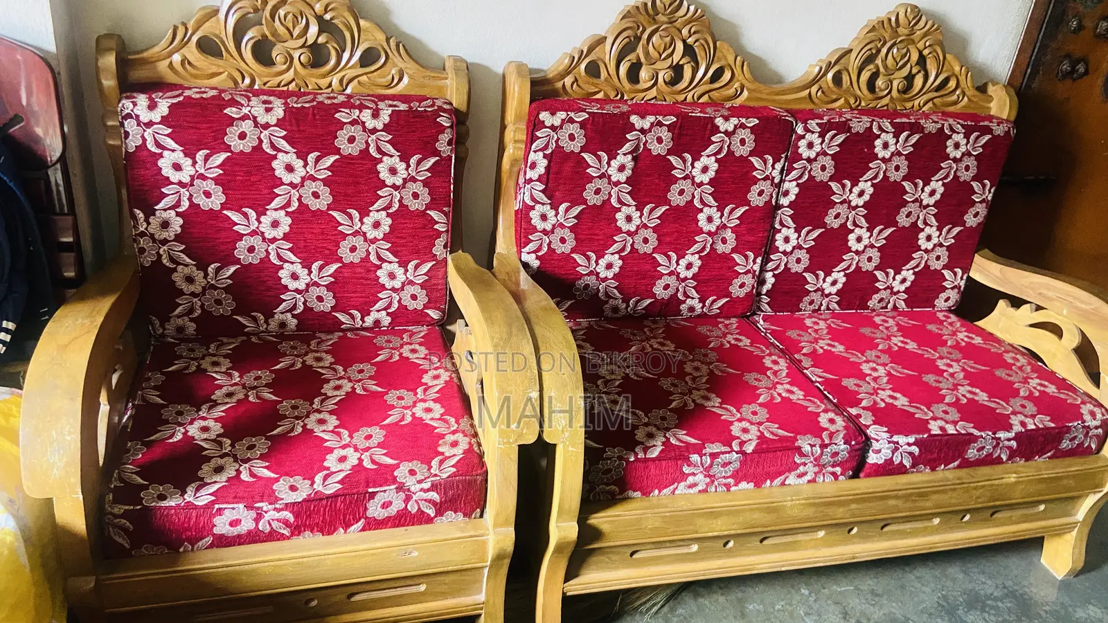 Sofa set and table