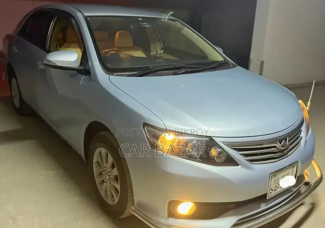 টয়োটা অ্যালিয়ন ২০১৪ নীল