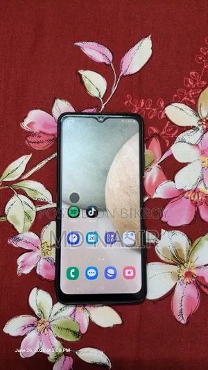 স্যামসাং গ্যালাক্সি এ১২ ৬৪ জিবি ব্ল্যাক