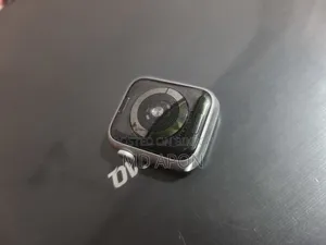 Apple Watch Series 5 (40mm) Original | 3 Straps Excellent Condition