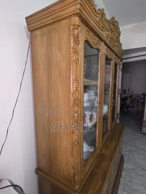 শোকেস (নতুন এর মতো)