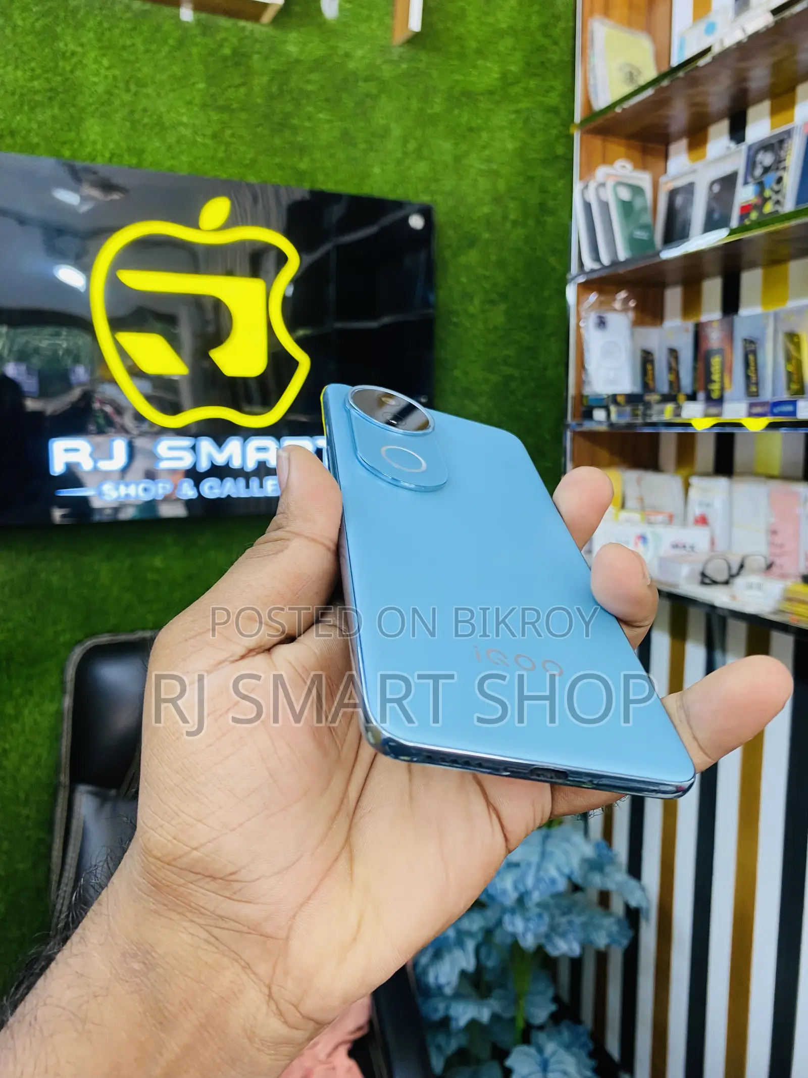 iQOO 128 GB Blue