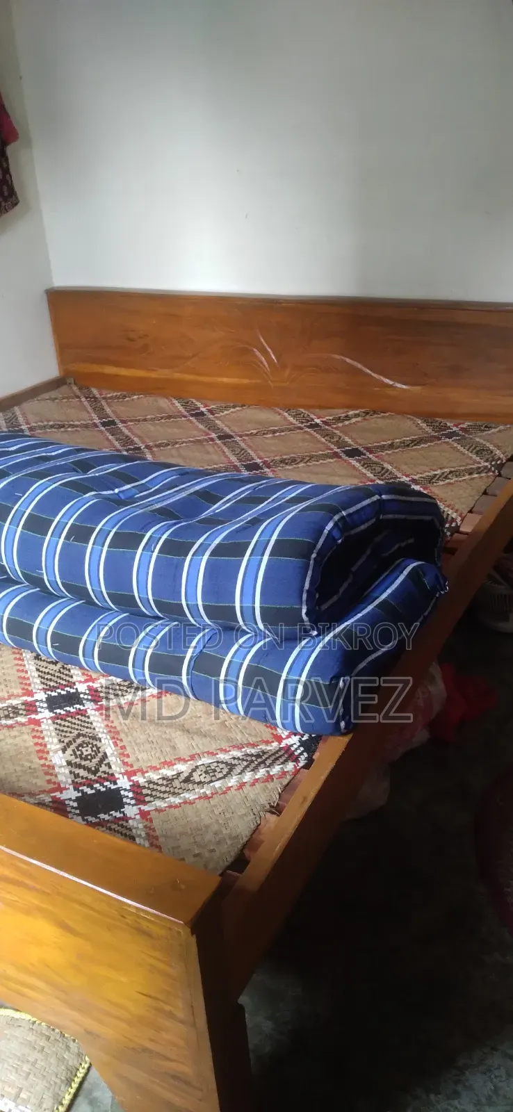 4/5 feet bed for sale.
