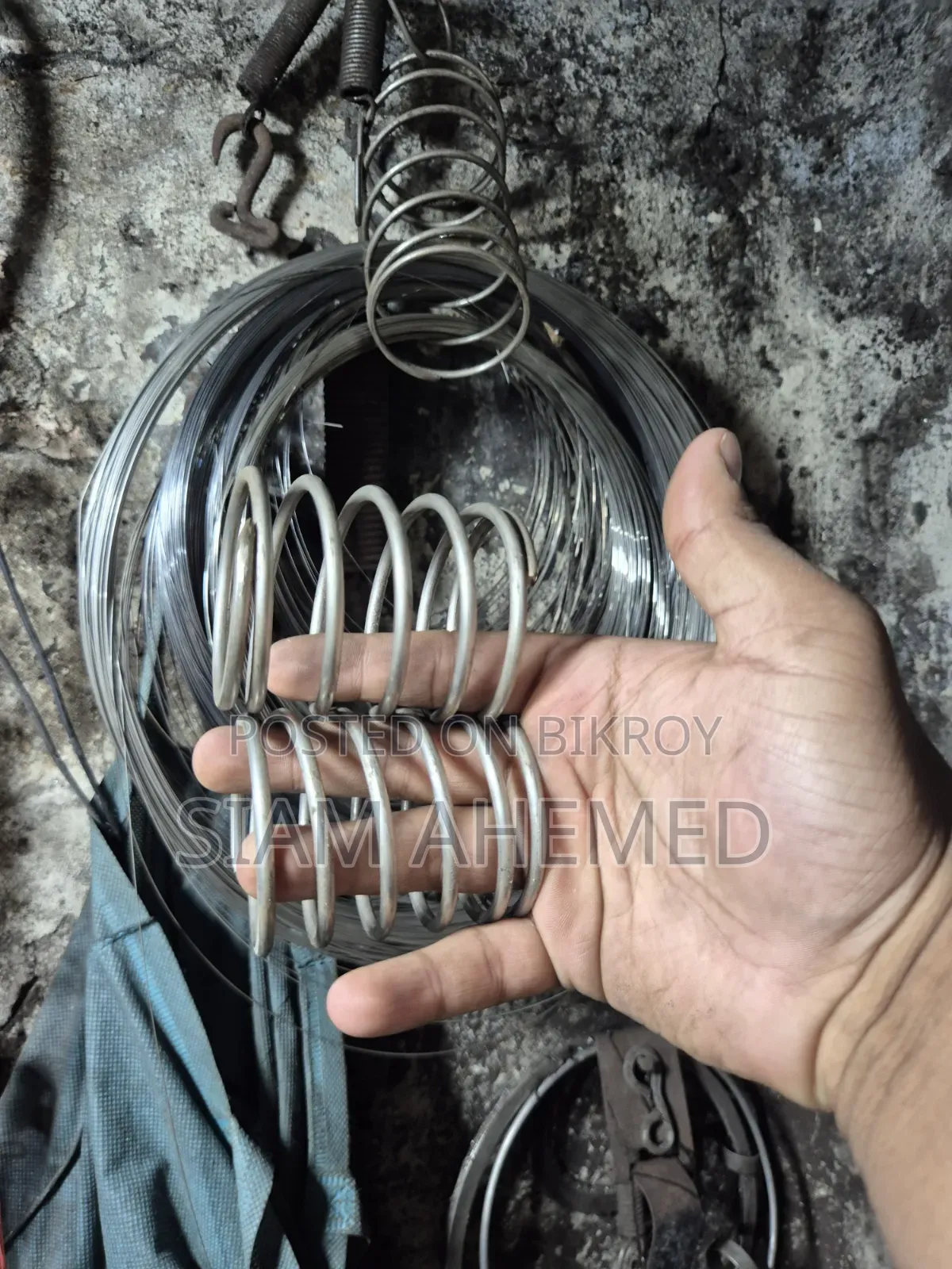 Wear Metal Spring