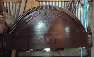 5x7 Feet Wooden Bed