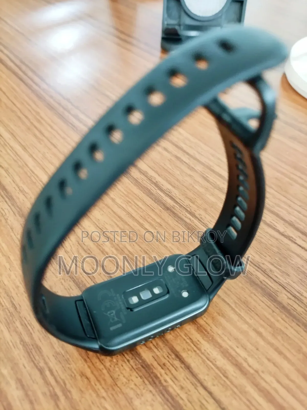 Honor Band 6 (Official Smart Band)
 Super Amoled Display
