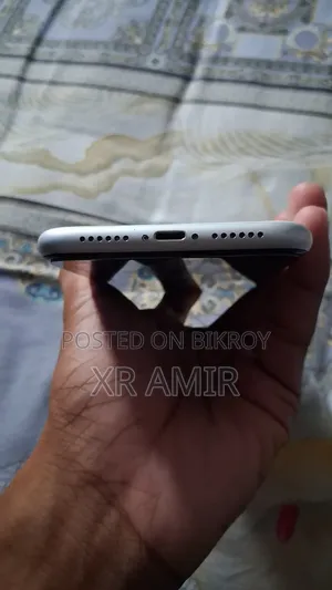 New Apple iPhone XR 64 GB White