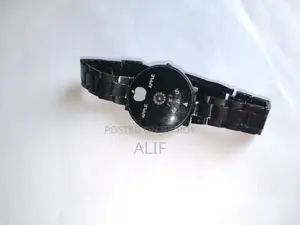 ব্ল্যাক এনালগ রিস্ট ওয়াচ