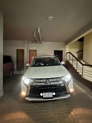 Mitsubishi Outlander 2018 Off White