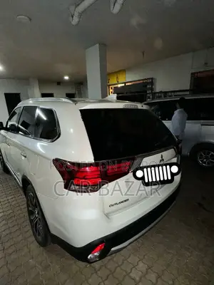 মিতসুবিশি আউটল্যান্ডার ২০১৮ অফ হোয়াইট