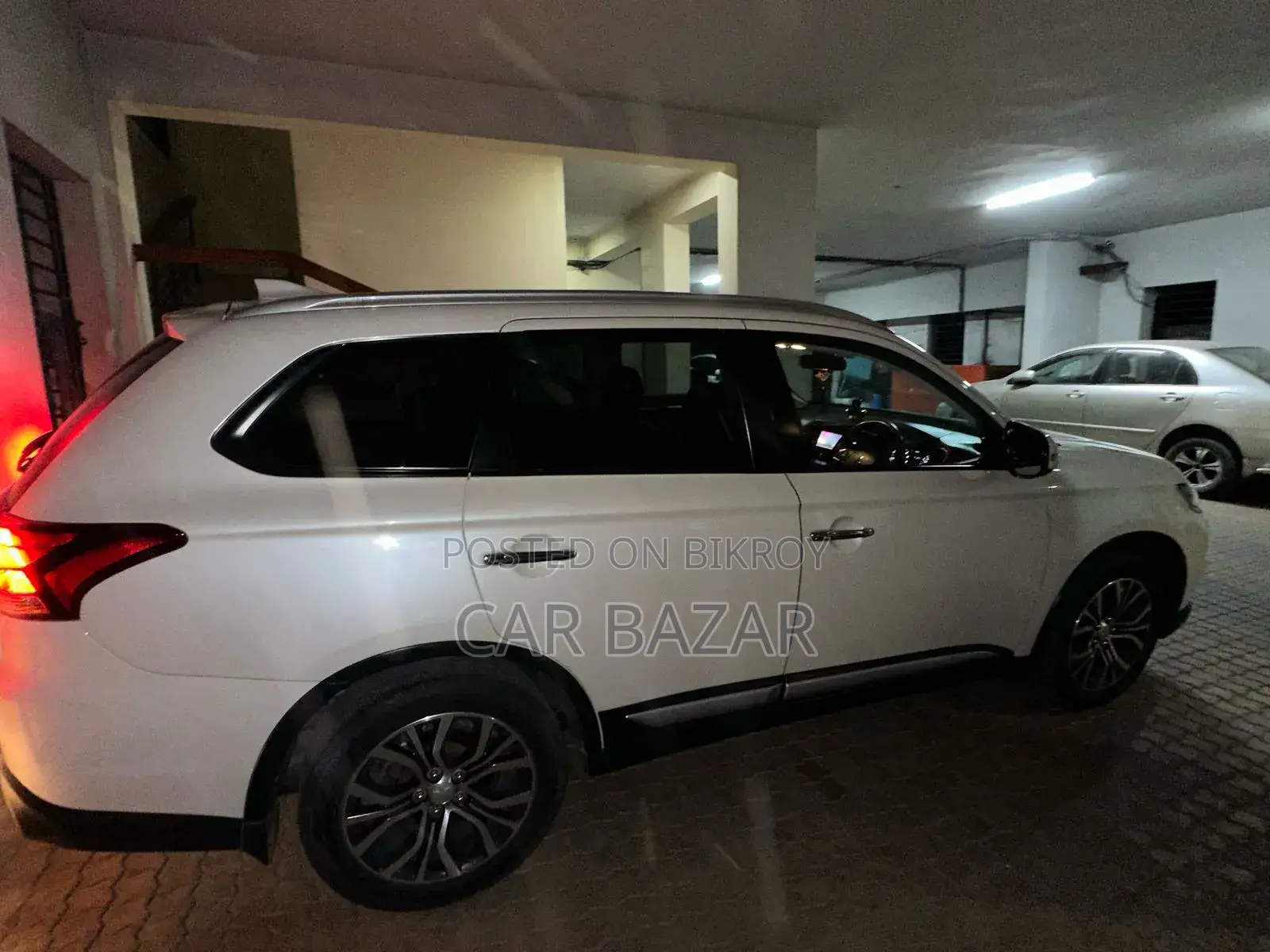 Mitsubishi Outlander 2018 Off White