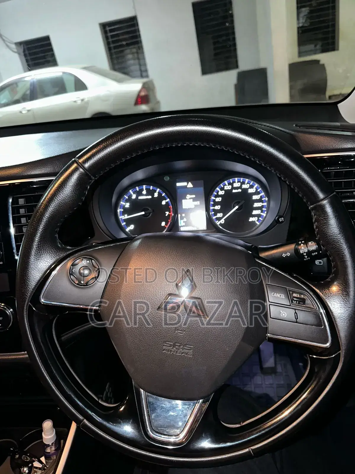 Mitsubishi Outlander 2018 Off White