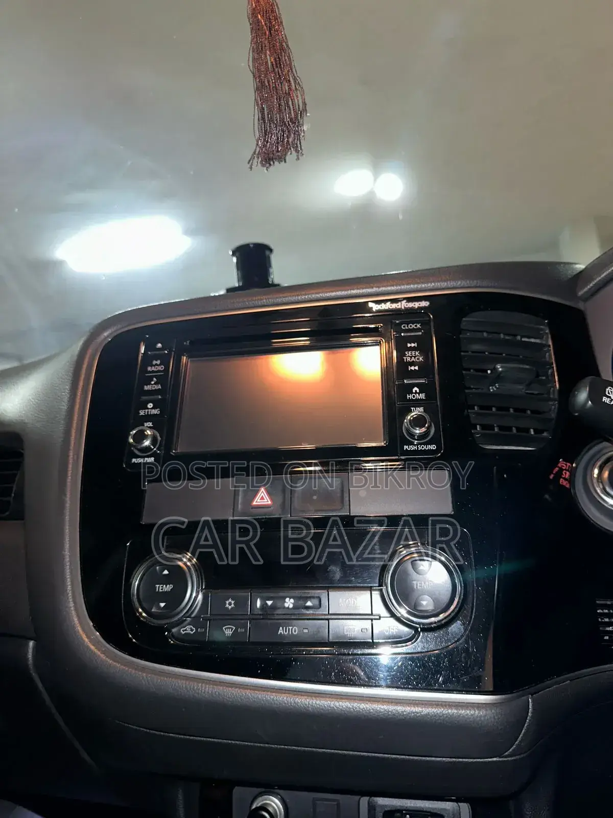 Mitsubishi Outlander 2018 Off White