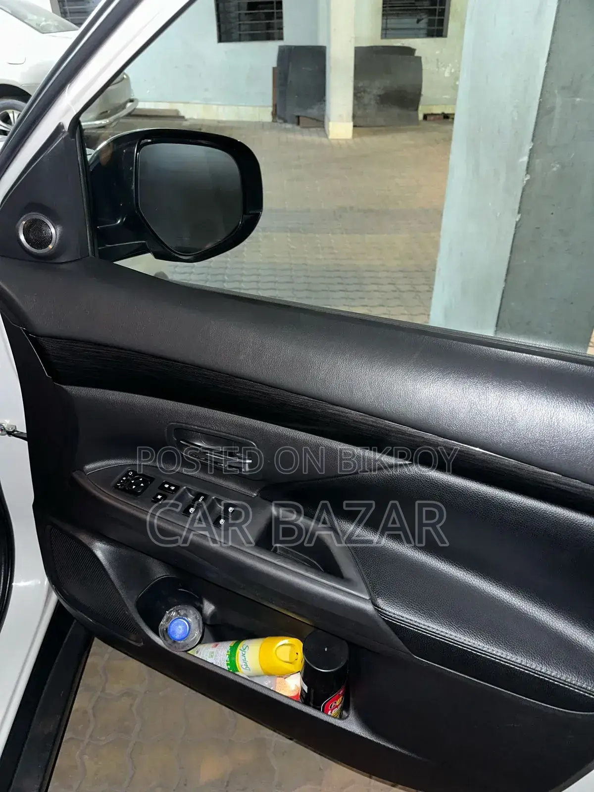 Mitsubishi Outlander 2018 Off White