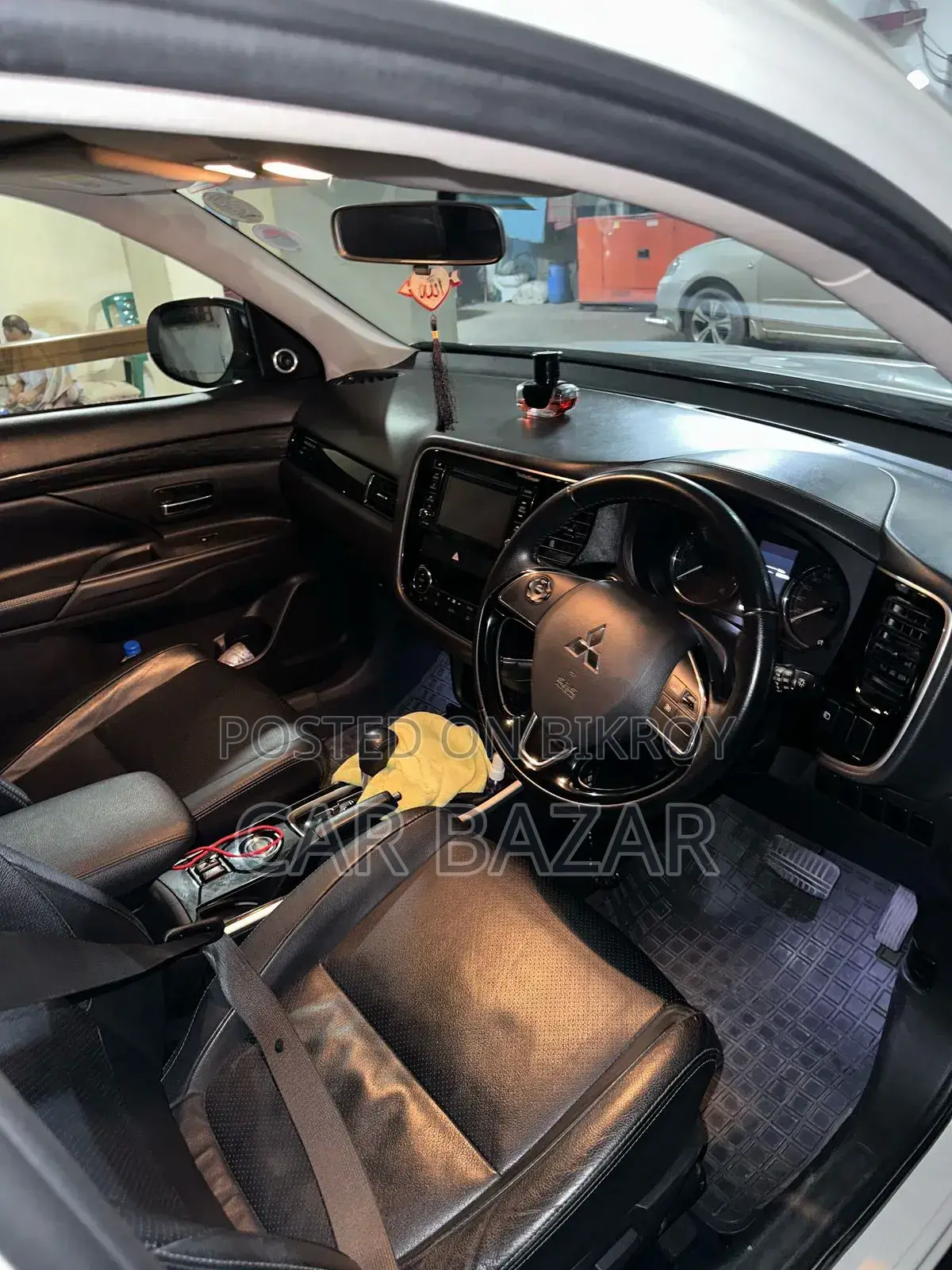 Mitsubishi Outlander 2018 Off White