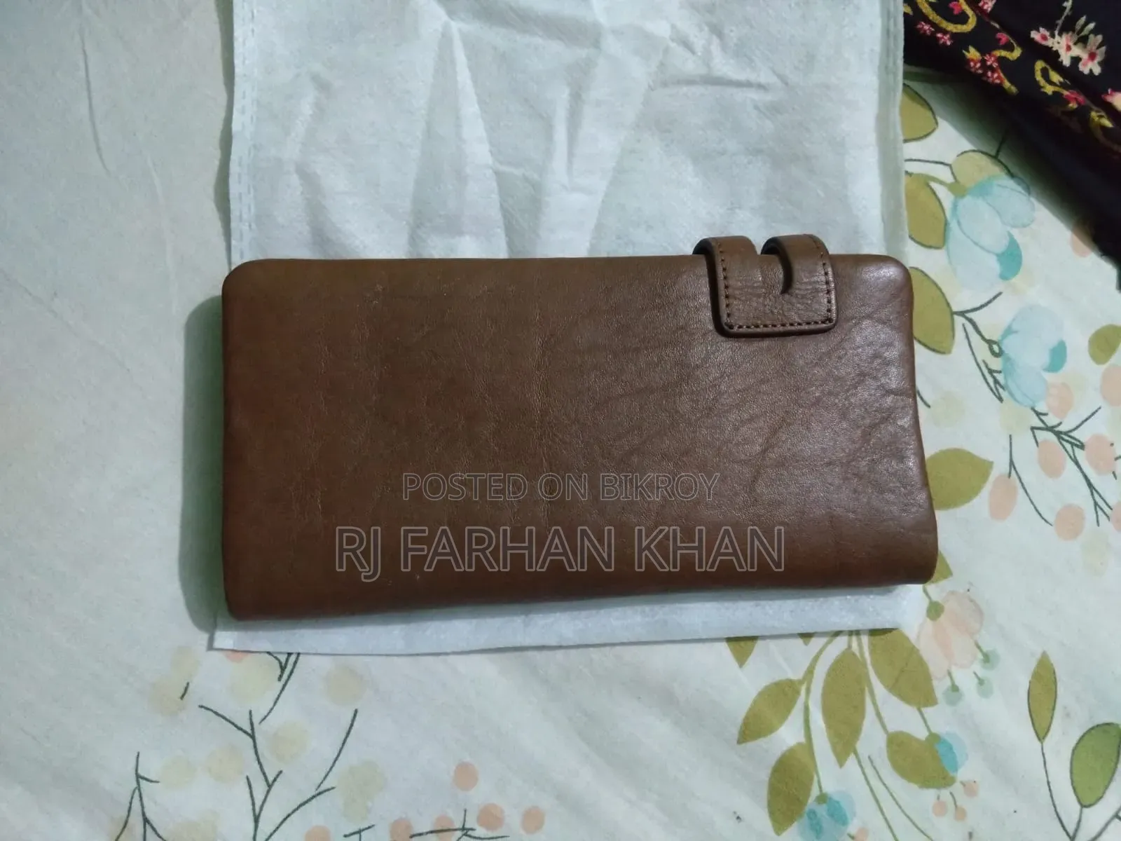 বিদেশি মানিব্যাগ