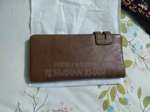 বিদেশি মানিব্যাগ
