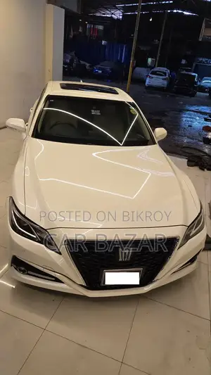 Toyota Crown 2019 Off White