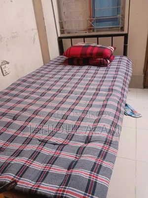 Single bed mattress with 2 pillows