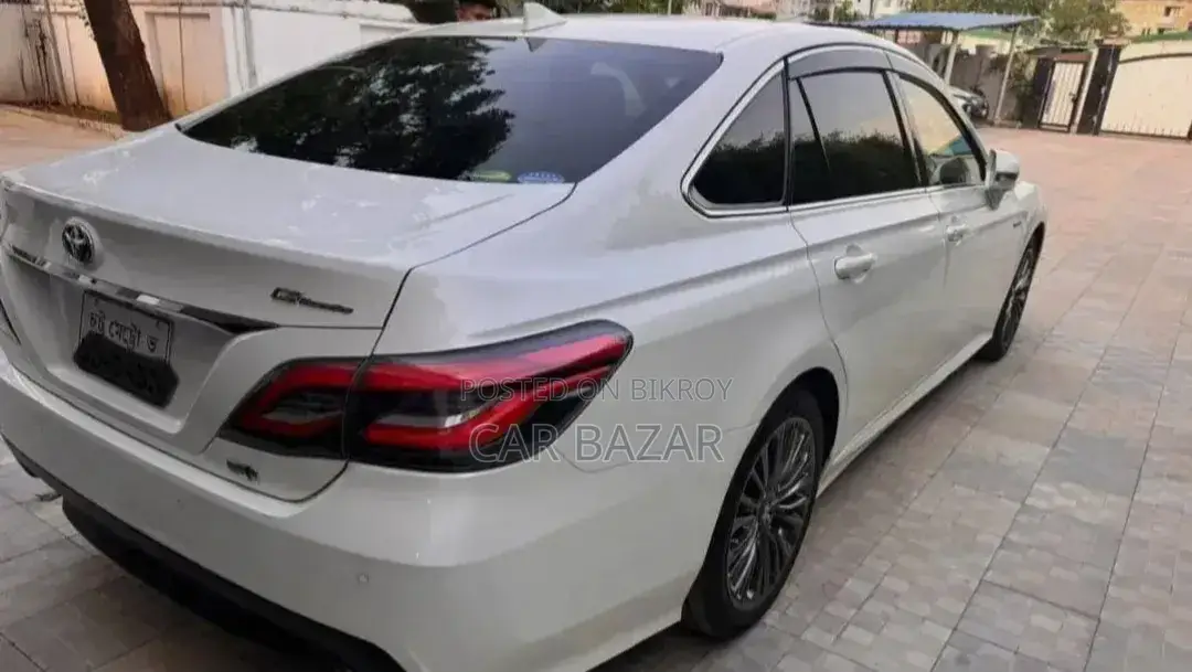 Toyota Crown 2019 White