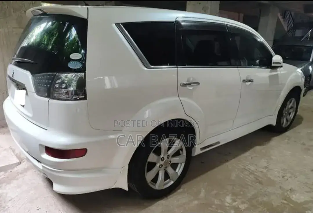 Mitsubishi Outlander 2011 White