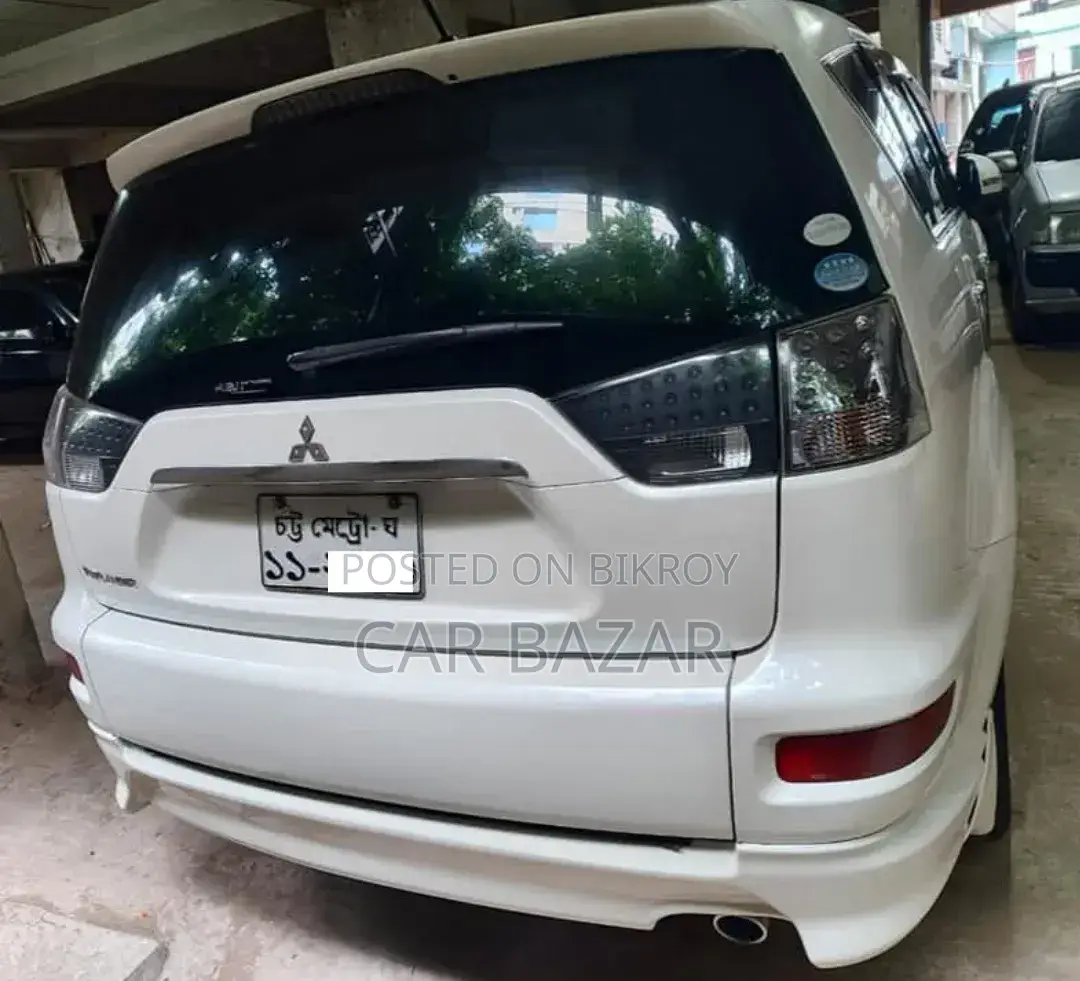 Mitsubishi Outlander 2011 White