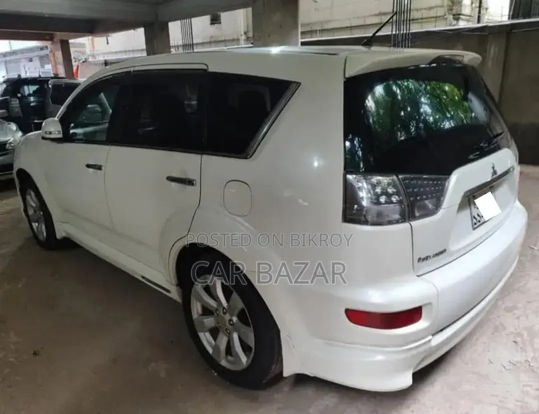 Mitsubishi Outlander 2011 White
