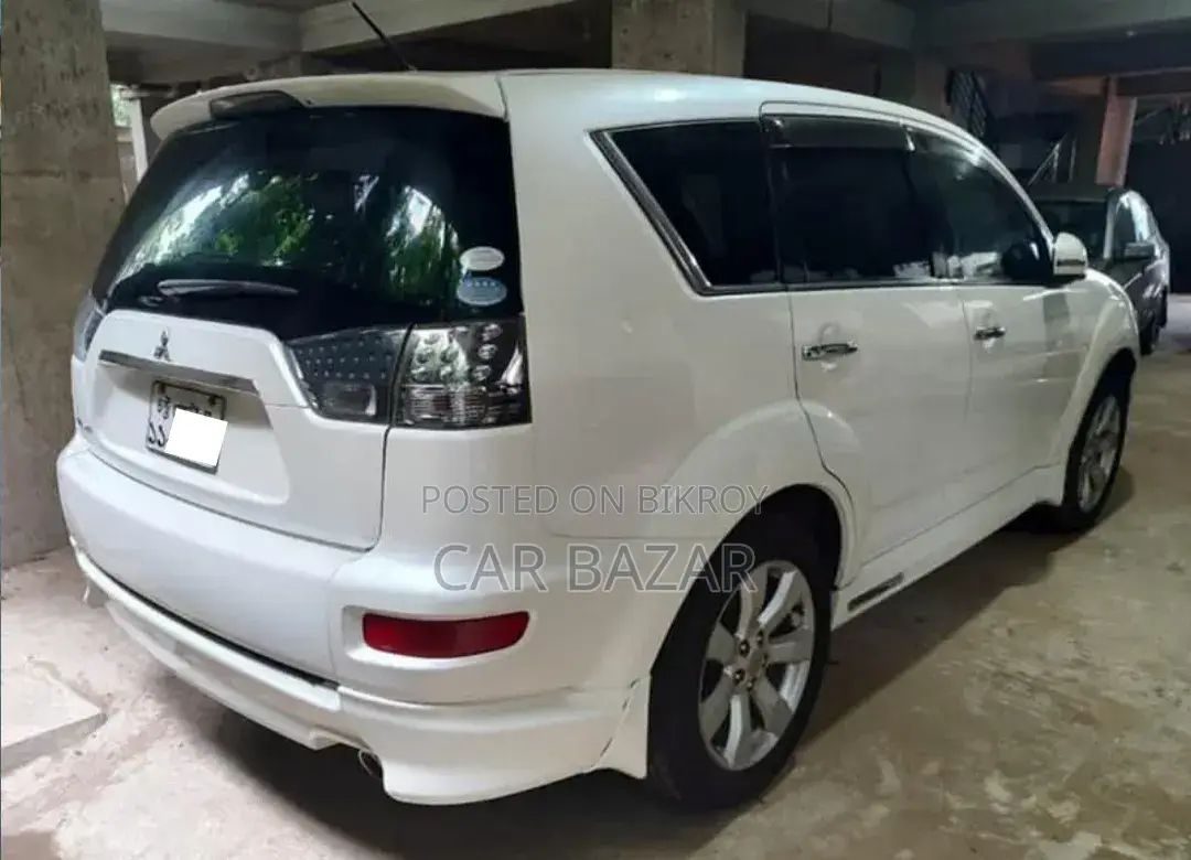 Mitsubishi Outlander 2011 White