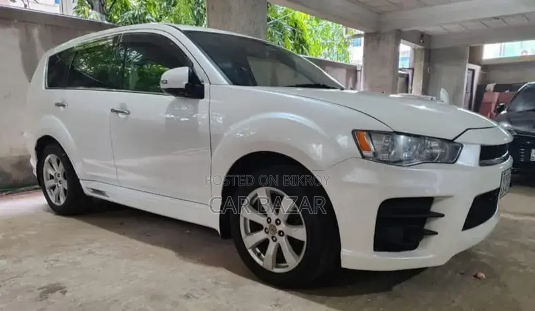 Mitsubishi Outlander 2011 White