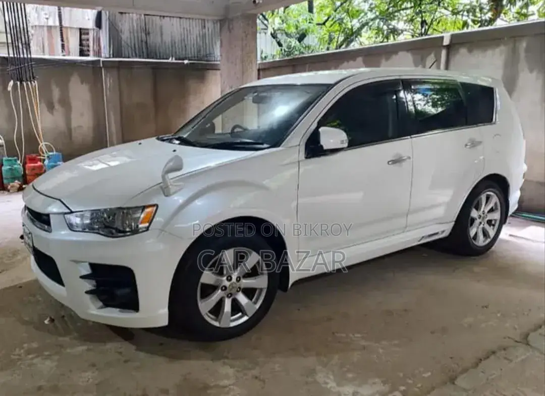 Mitsubishi Outlander 2011 White