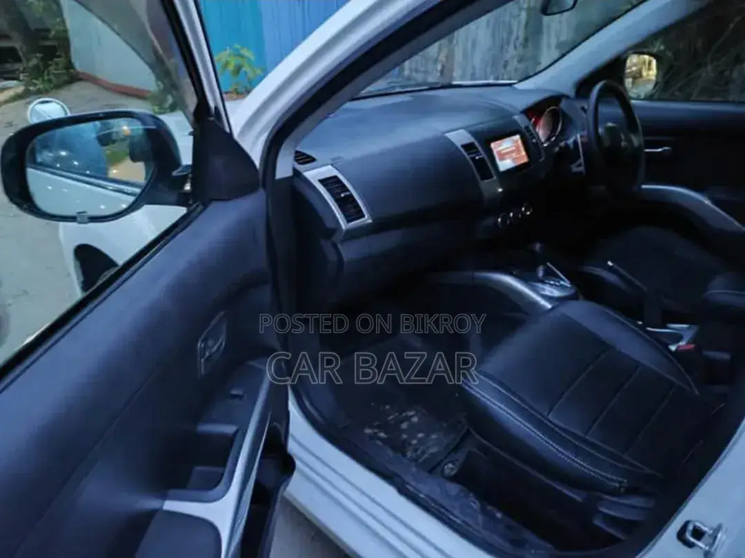 Mitsubishi Outlander 2011 White